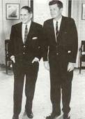Entrevista entre o presidente John F. Kennedy e o Gen. Douglas MacArthur na Casa Branca.