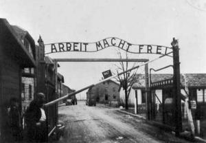Portão de entrada de Auschwitz. Portão de entrada de Auschwitz.